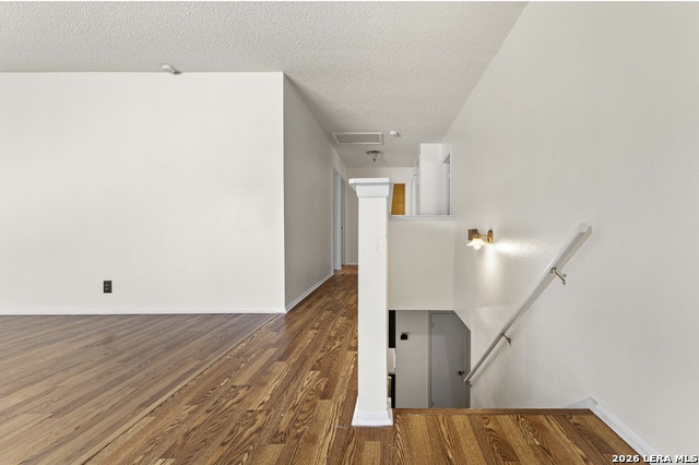 Listing photo id 12 for 9806 Kelton  