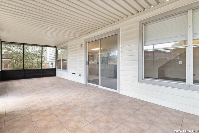 Listing photo id 23 for 9806 Kelton  