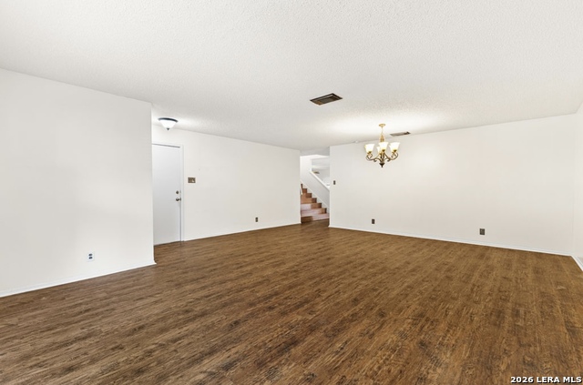 Listing photo id 3 for 9806 Kelton  