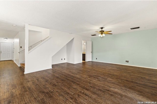 Listing photo id 5 for 9806 Kelton  