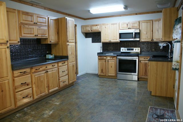 Image 10 of 14 For 705 Altgelt  