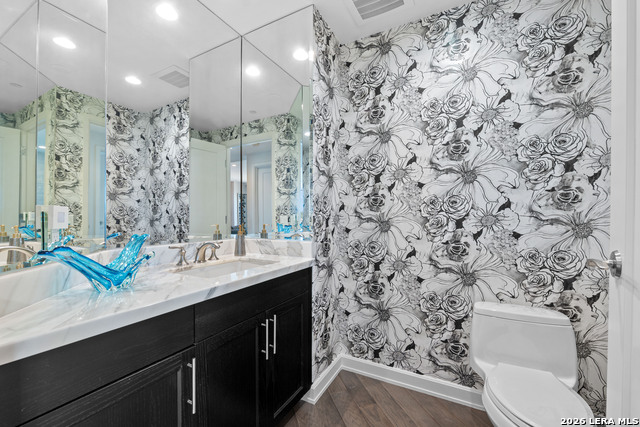 Image 13 of 32 For 4242 Broadway  606