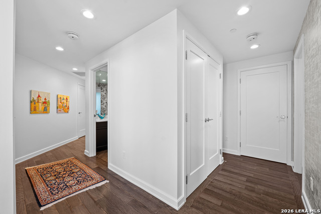 Image 14 of 32 For 4242 Broadway  606