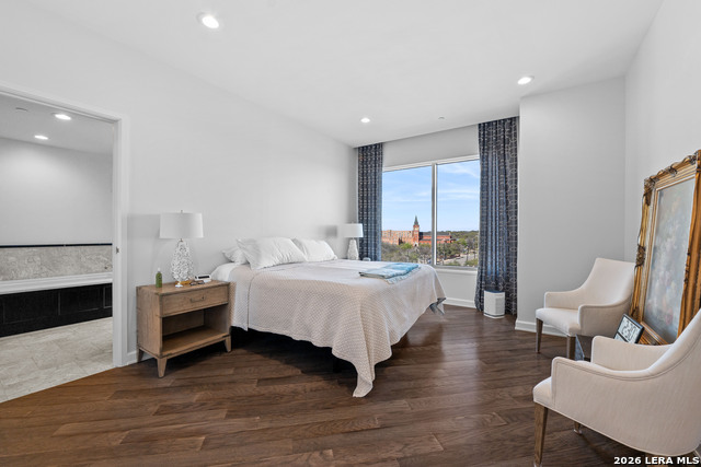 Image 15 of 32 For 4242 Broadway  606