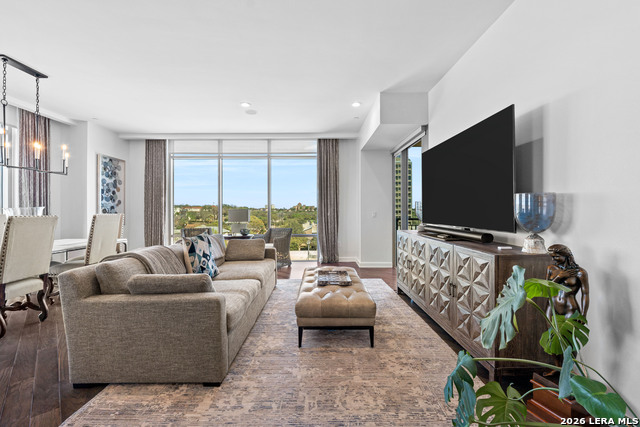 Image 3 of 32 For 4242 Broadway  606