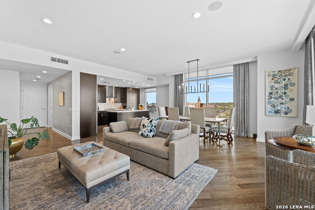 Image 4 of 32 For 4242 Broadway  606