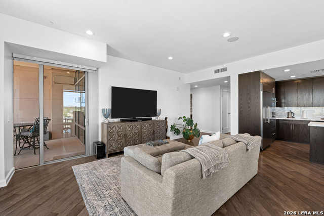 Image 5 of 32 For 4242 Broadway  606