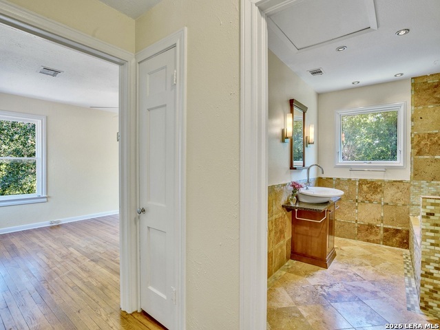 Image 18 of 27 For 785 Burr  