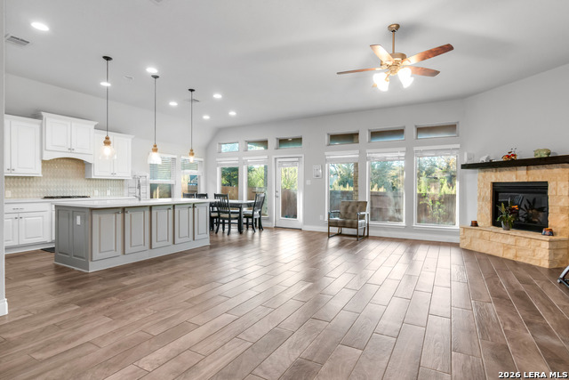 Image 5 of 33 For 2707 Merritt Vista