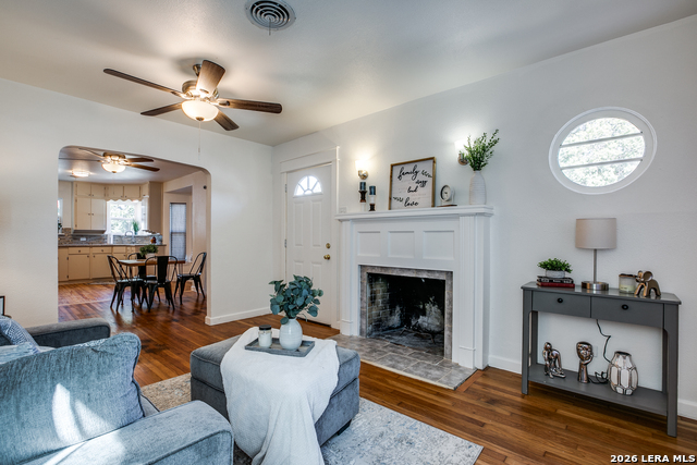 Image 3 of 14 For 838 Hammond  