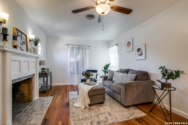 Image 4 of 14 For 838 Hammond  