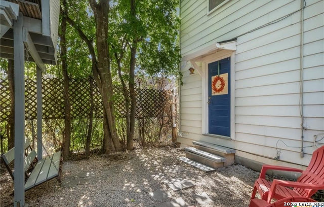 Image 12 of 13 For 422 Pershing  B