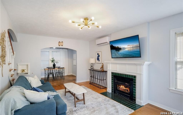 Image 4 of 13 For 422 Pershing  B