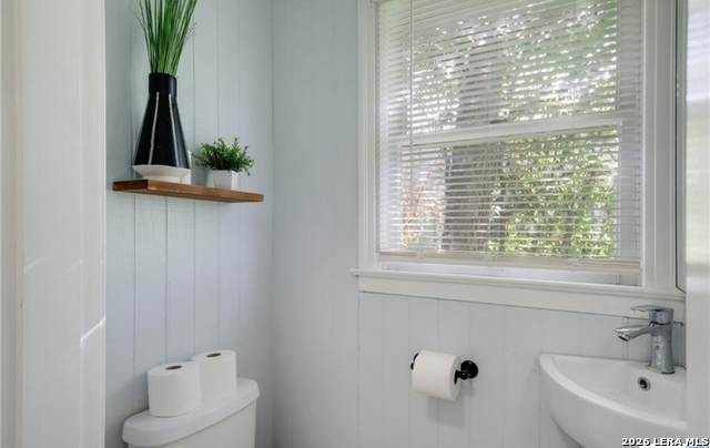 Image 8 of 13 For 422 Pershing  B