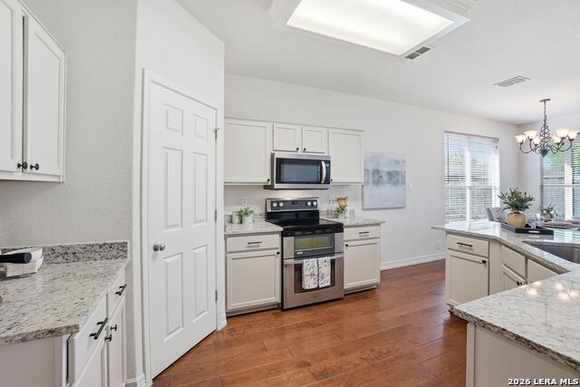 Image 4 of 32 For 530 Zapata  