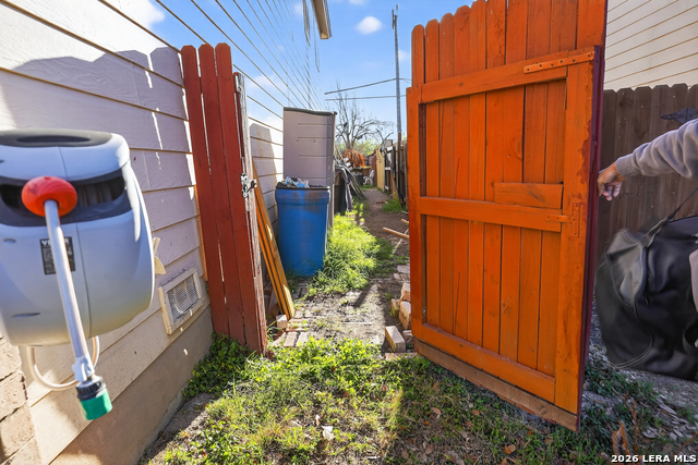 Image 32 of 35 For 2338 Baxter  