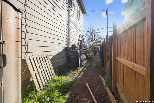 Image 33 of 35 For 2338 Baxter  