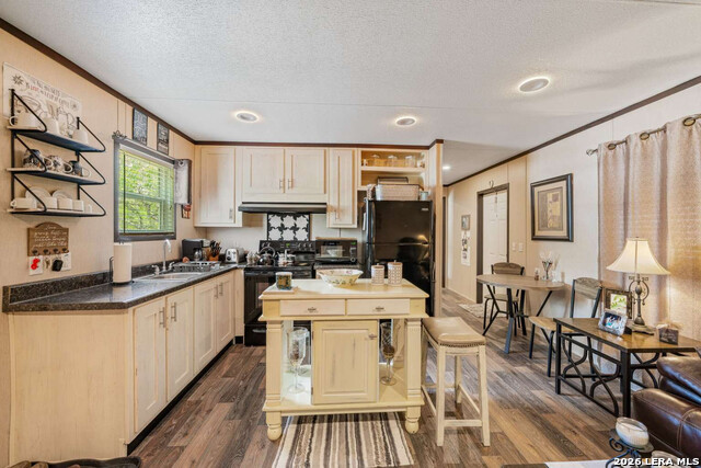 Listing photo id 13 for 916 Private Road 2532