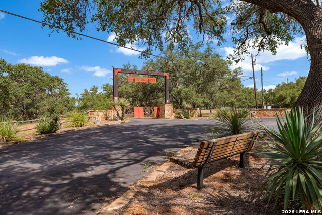 Listing photo id 0 for 916 Private Road 2532