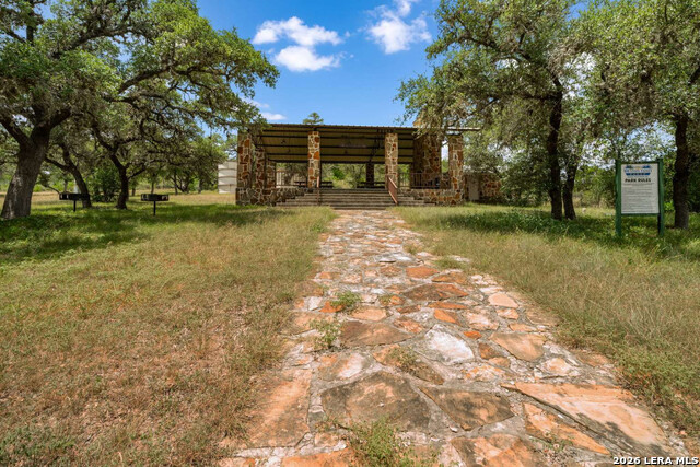 Listing photo id 30 for 916 Private Road 2532