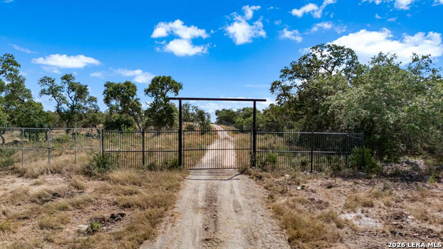 Listing photo id 2 for 916 Private Road 2532
