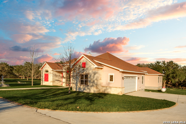 Listing photo id 1 for 419 Rodalyn Drive