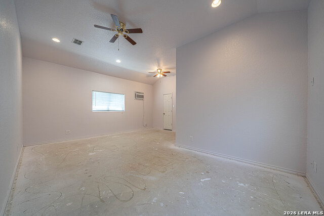 Listing photo id 13 for 5630 Seacomber