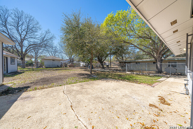 Listing photo id 24 for 5630 Seacomber