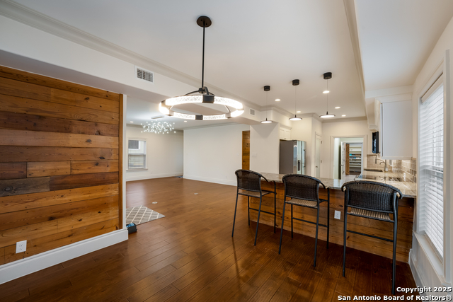 Image 10 of 37 For 402 Elmhurst