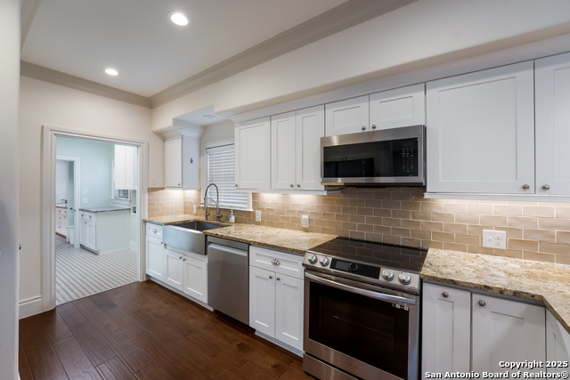 Image 11 of 37 For 402 Elmhurst