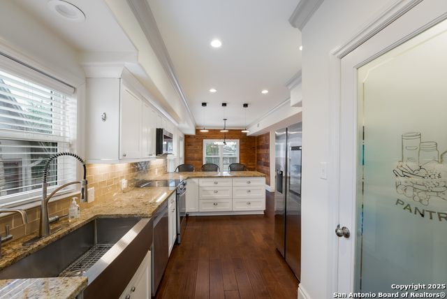 Image 12 of 37 For 402 Elmhurst