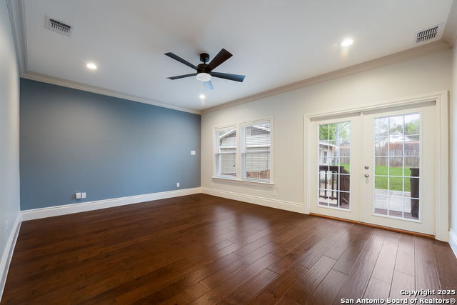 Image 13 of 37 For 402 Elmhurst