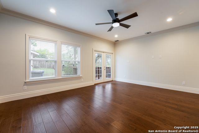 Image 15 of 37 For 402 Elmhurst