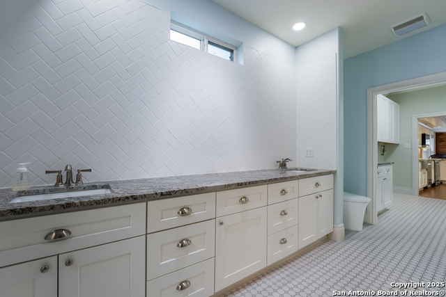 Image 16 of 37 For 402 Elmhurst