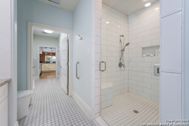 Image 17 of 37 For 402 Elmhurst