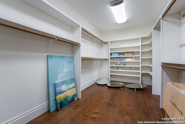 Image 20 of 37 For 402 Elmhurst