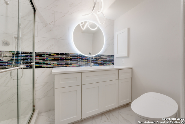 Image 22 of 37 For 402 Elmhurst