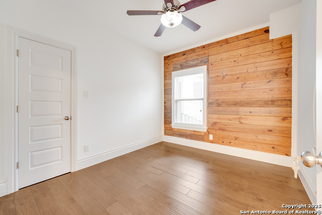 Image 23 of 37 For 402 Elmhurst