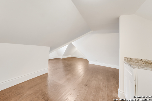 Image 25 of 37 For 402 Elmhurst