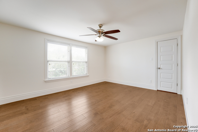 Image 27 of 37 For 402 Elmhurst