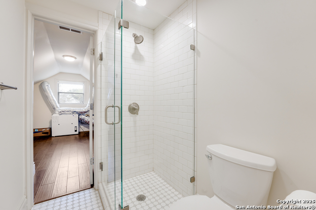 Image 28 of 37 For 402 Elmhurst