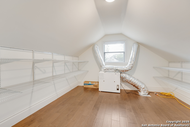 Image 29 of 37 For 402 Elmhurst