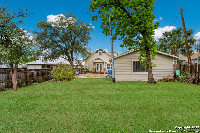 Image 33 of 37 For 402 Elmhurst