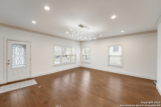 Image 6 of 37 For 402 Elmhurst