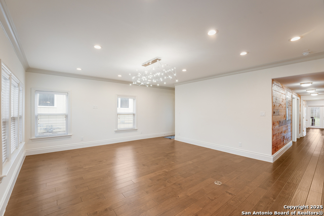 Image 7 of 37 For 402 Elmhurst