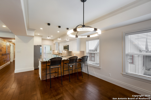 Image 9 of 37 For 402 Elmhurst