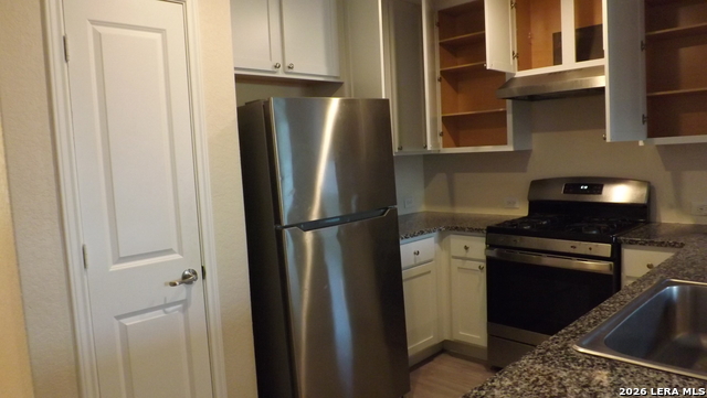 Listing photo id 8 for 4543 Zoe Pass