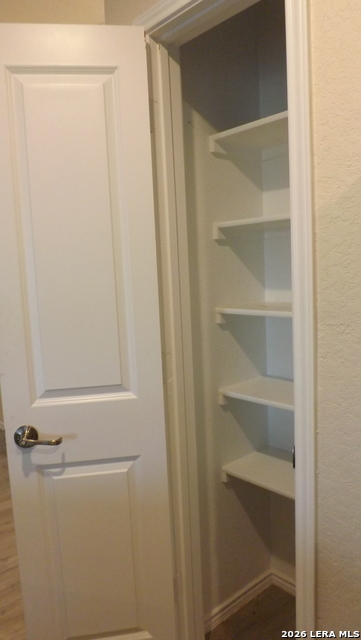 Listing photo id 9 for 4543 Zoe Pass