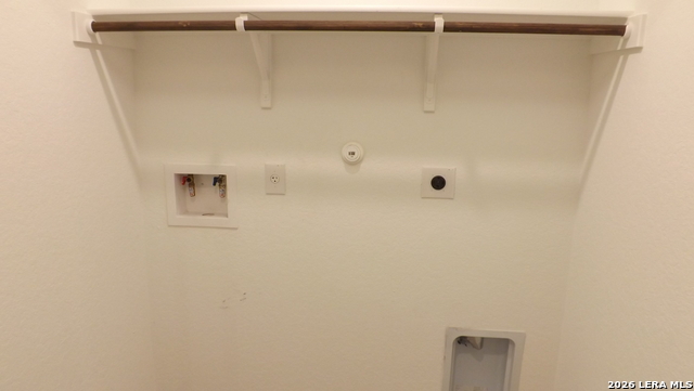 Listing photo id 10 for 4543 Zoe Pass