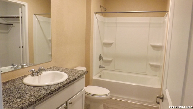 Listing photo id 13 for 4543 Zoe Pass